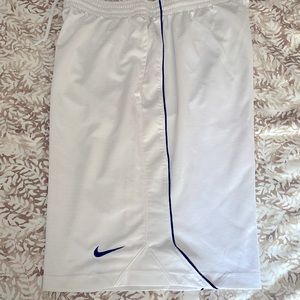 Nike basketball shorts XL